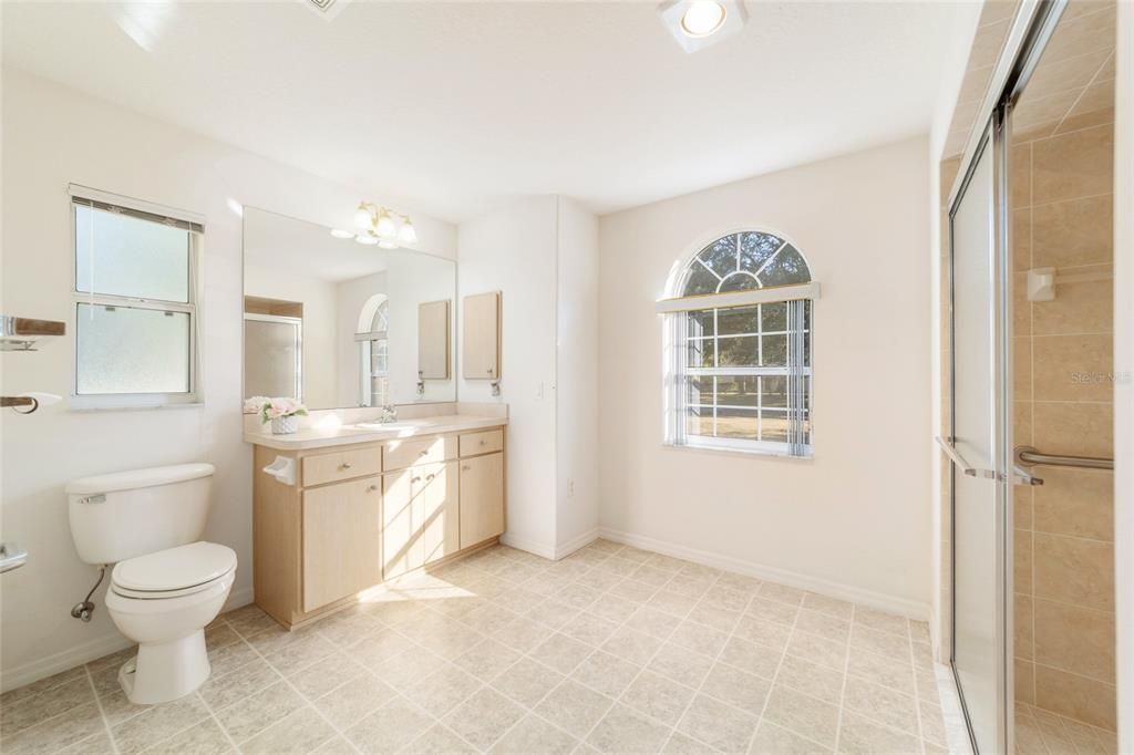 待售: $425,000 (3 贝兹, 2 浴室, 2083 平方英尺)