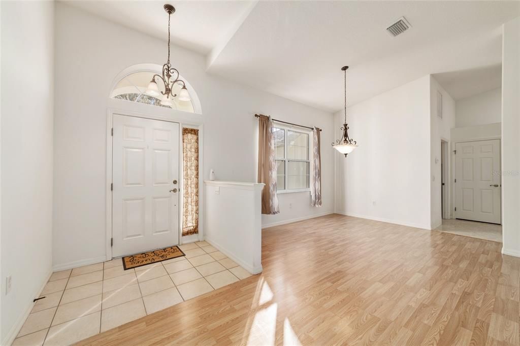 待售: $425,000 (3 贝兹, 2 浴室, 2083 平方英尺)