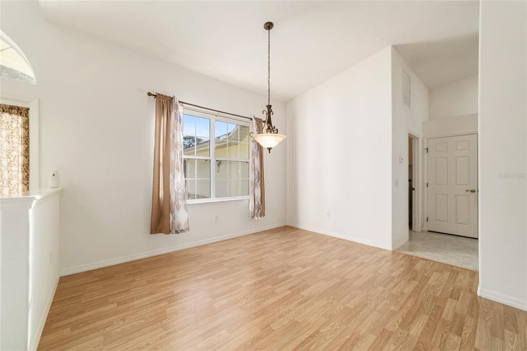 待售: $425,000 (3 贝兹, 2 浴室, 2083 平方英尺)