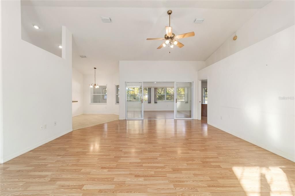 待售: $425,000 (3 贝兹, 2 浴室, 2083 平方英尺)