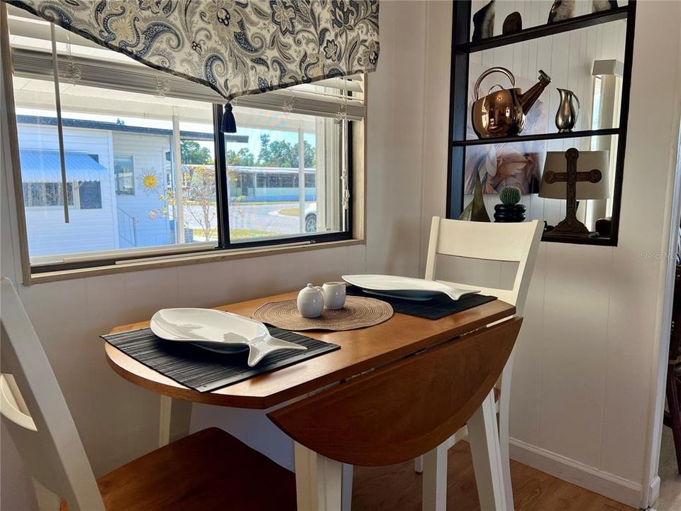 На продажу: $124,900 (2 спален, 1 ванн, 600 Квадратных фут)