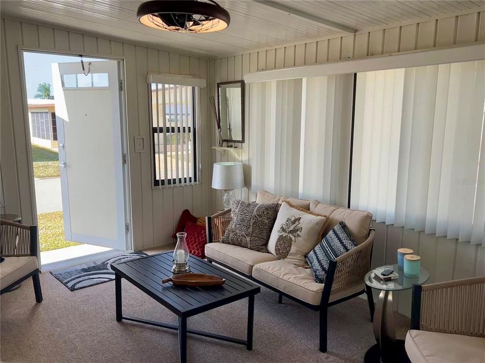 На продажу: $124,900 (2 спален, 1 ванн, 600 Квадратных фут)