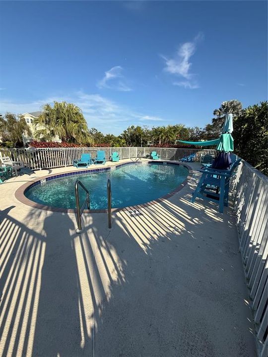 На продажу: $750,000 (0.42 acres)