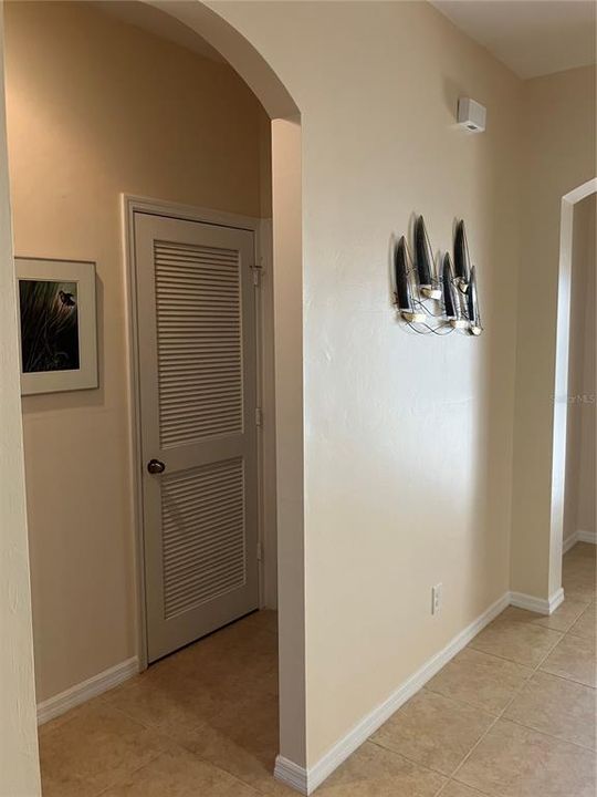 待售: $305,000 (3 贝兹, 2 浴室, 1402 平方英尺)