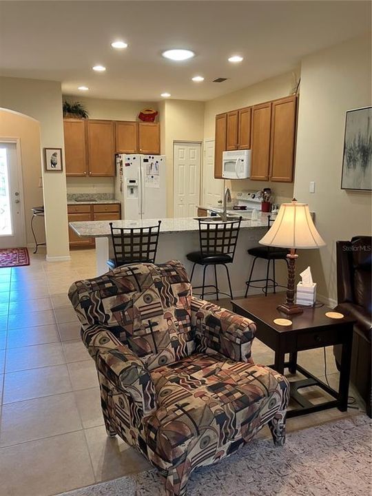 待售: $305,000 (3 贝兹, 2 浴室, 1402 平方英尺)