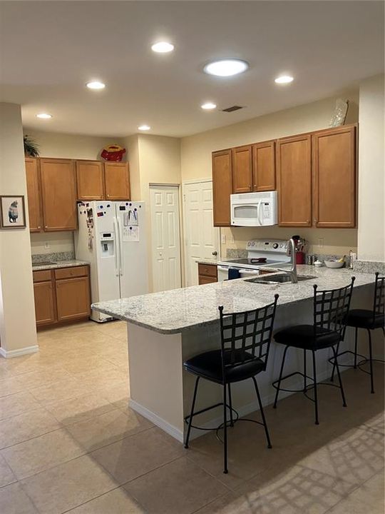 待售: $305,000 (3 贝兹, 2 浴室, 1402 平方英尺)