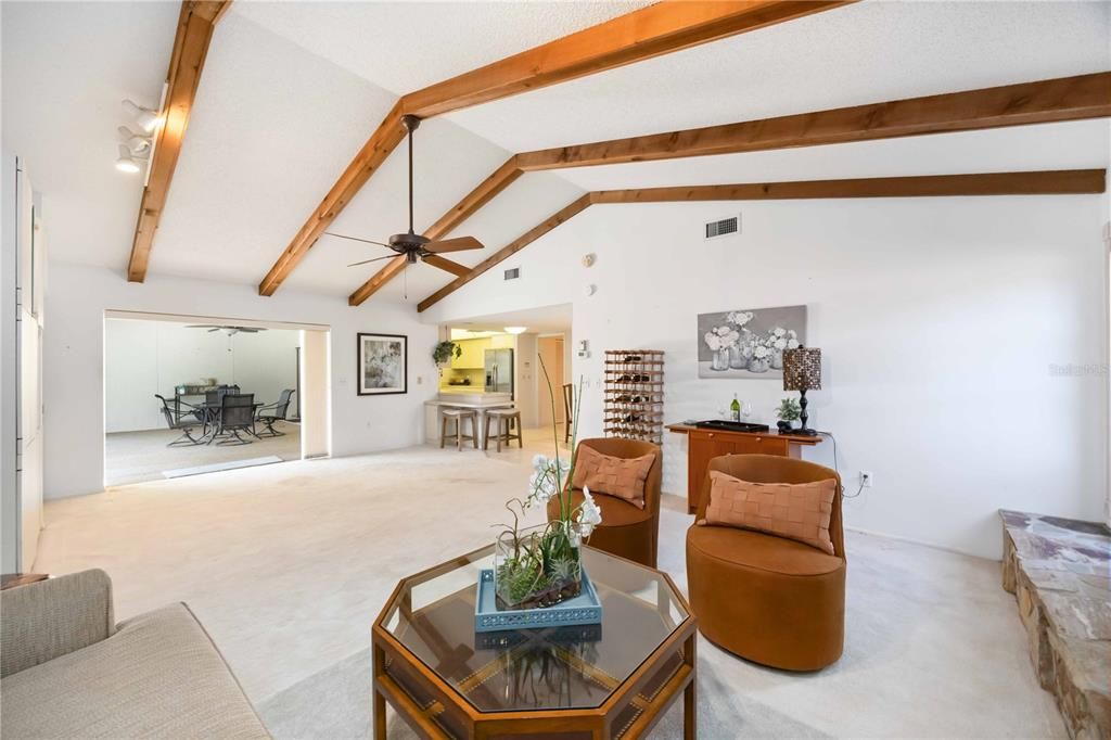 En Venta: $599,000 (3 camas, 2 baños, 2696 Pies cuadrados)