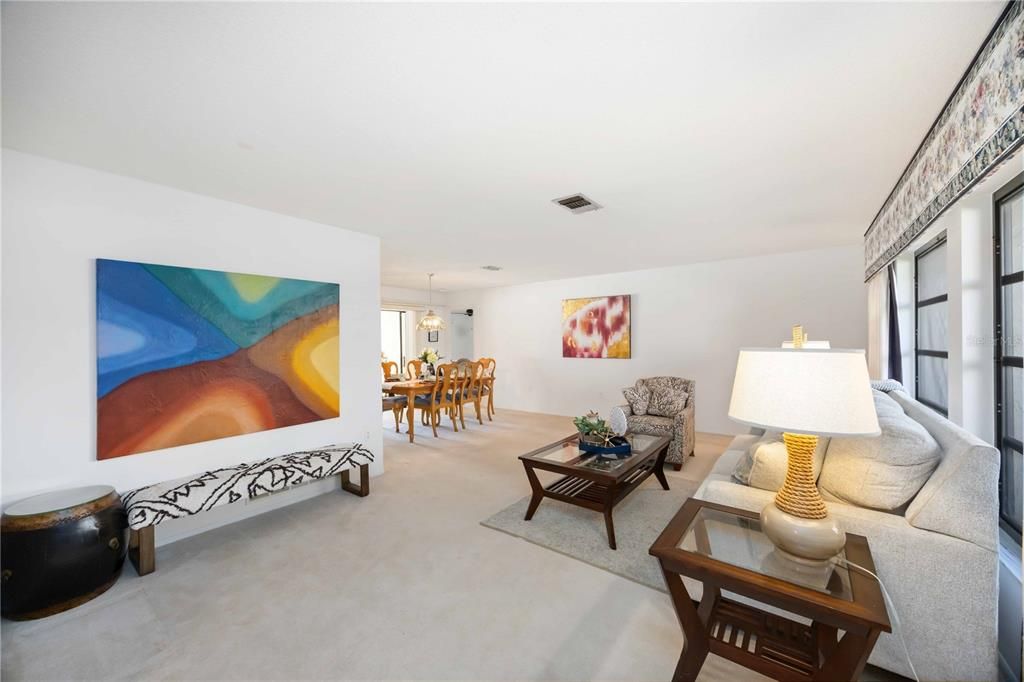 En Venta: $599,000 (3 camas, 2 baños, 2696 Pies cuadrados)