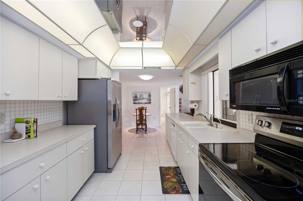 En Venta: $599,000 (3 camas, 2 baños, 2696 Pies cuadrados)