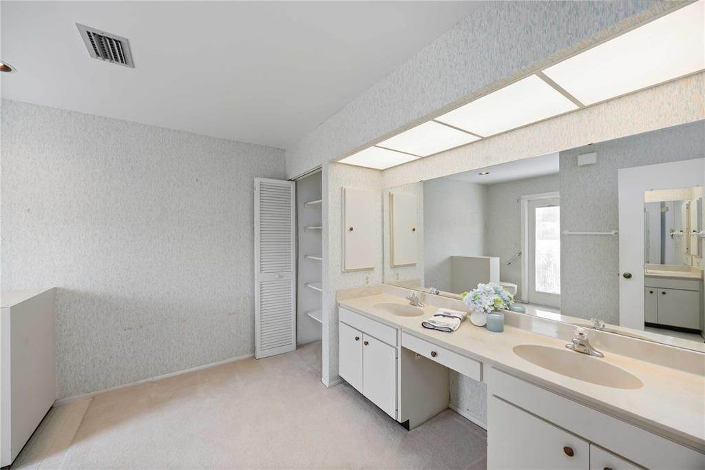 En Venta: $599,000 (3 camas, 2 baños, 2696 Pies cuadrados)