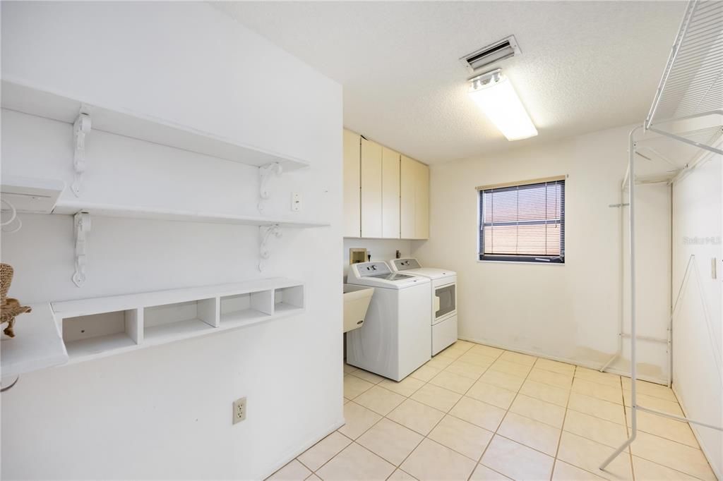 En Venta: $599,000 (3 camas, 2 baños, 2696 Pies cuadrados)