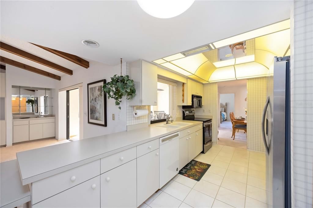 En Venta: $599,000 (3 camas, 2 baños, 2696 Pies cuadrados)