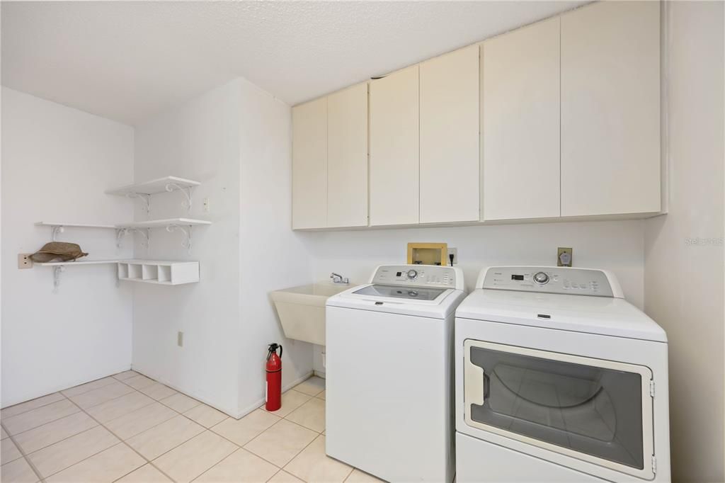 En Venta: $599,000 (3 camas, 2 baños, 2696 Pies cuadrados)