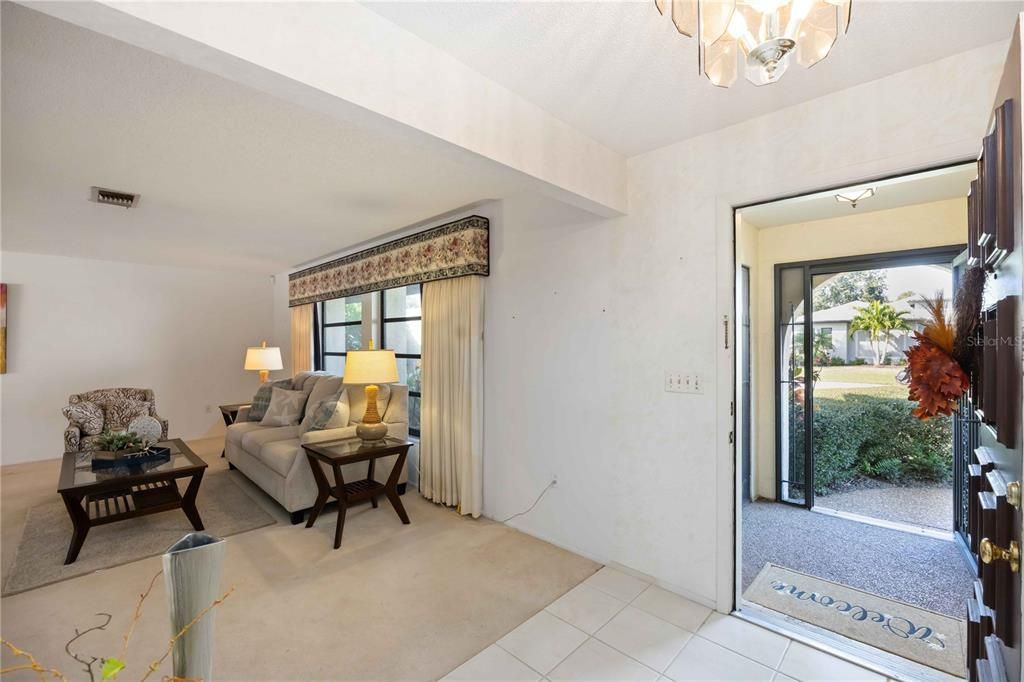 En Venta: $599,000 (3 camas, 2 baños, 2696 Pies cuadrados)