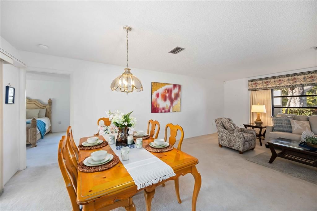 En Venta: $599,000 (3 camas, 2 baños, 2696 Pies cuadrados)