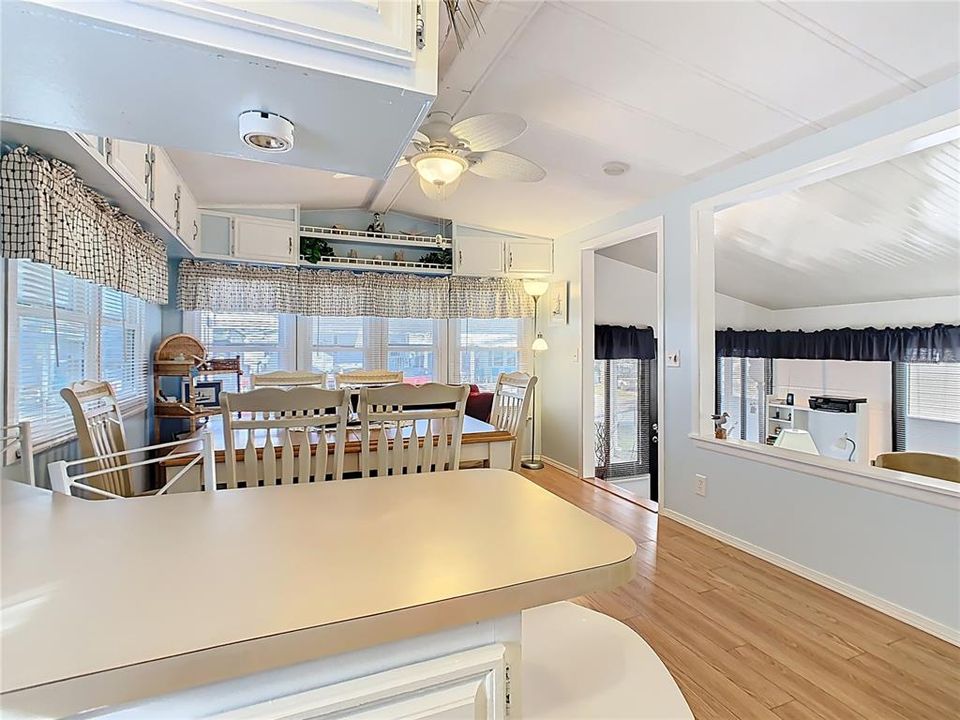 На продажу: $128,500 (1 спален, 1 ванн, 688 Квадратных фут)