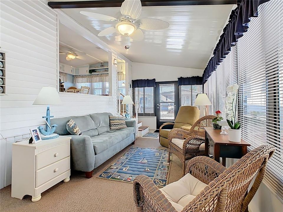 На продажу: $128,500 (1 спален, 1 ванн, 688 Квадратных фут)