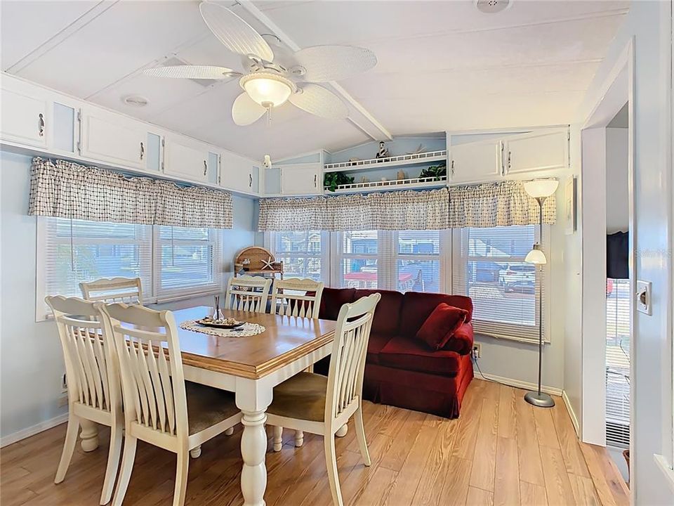 На продажу: $128,500 (1 спален, 1 ванн, 688 Квадратных фут)