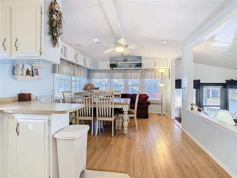 На продажу: $128,500 (1 спален, 1 ванн, 688 Квадратных фут)