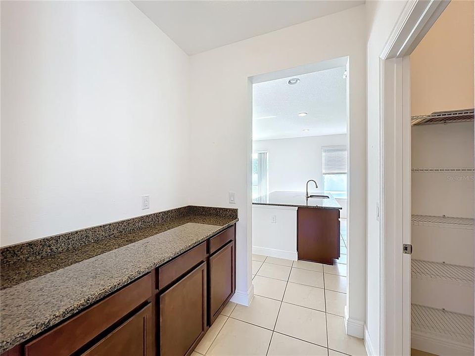 En Venta: $720,000 (5 camas, 3 baños, 3638 Pies cuadrados)