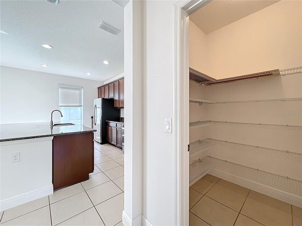 En Venta: $720,000 (5 camas, 3 baños, 3638 Pies cuadrados)