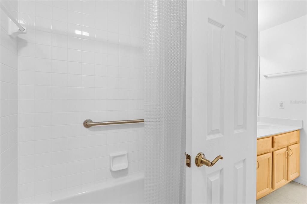 待售: $190,000 (2 贝兹, 2 浴室, 1376 平方英尺)