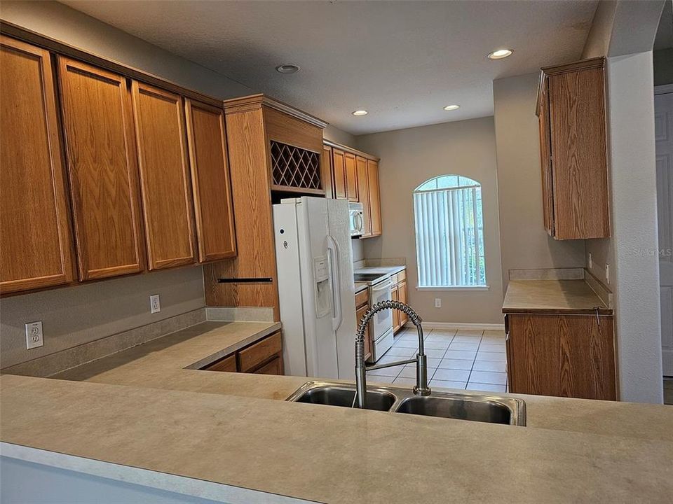 Active With Contract: $2,495 (4 beds, 2 baths, 1941 Square Feet)