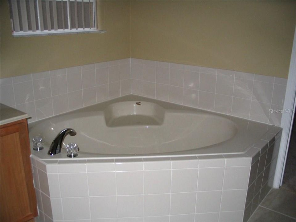 Active With Contract: $2,495 (4 beds, 2 baths, 1941 Square Feet)