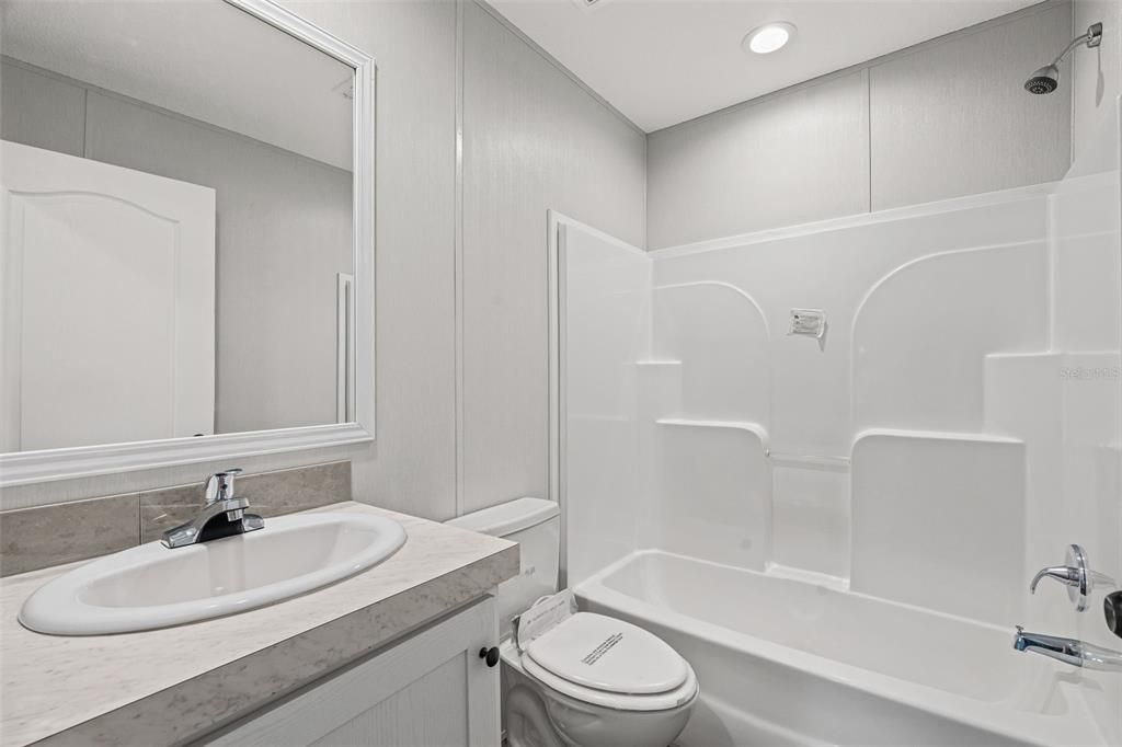 待售: $325,000 (3 贝兹, 2 浴室, 1067 平方英尺)