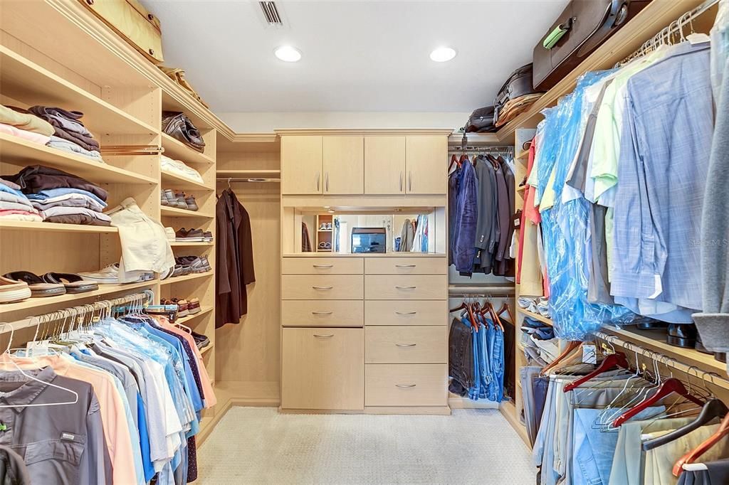 For Sale: $799,900 (4 beds, 2 baths, 2441 Square Feet)