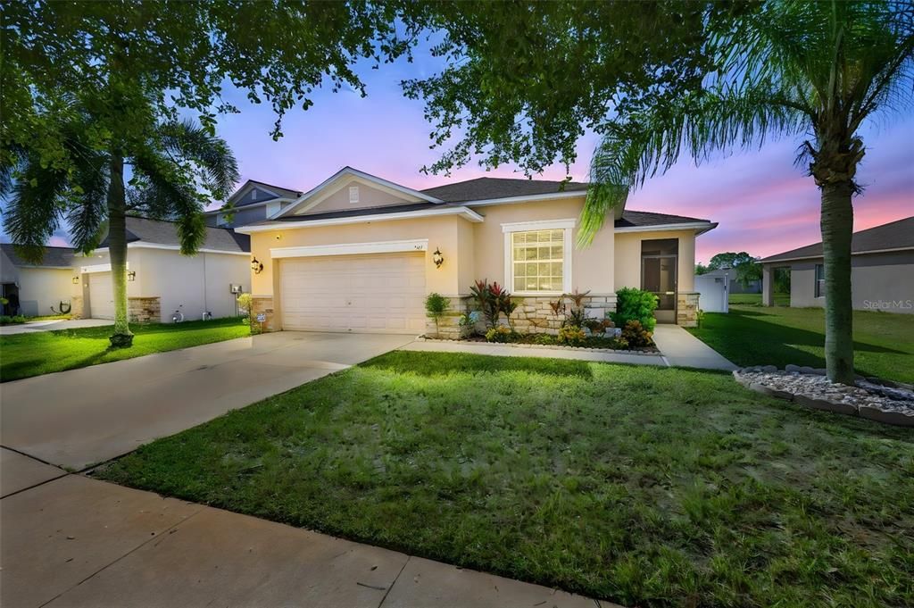 На продажу: $330,000 (4 спален, 2 ванн, 1832 Квадратных фут)