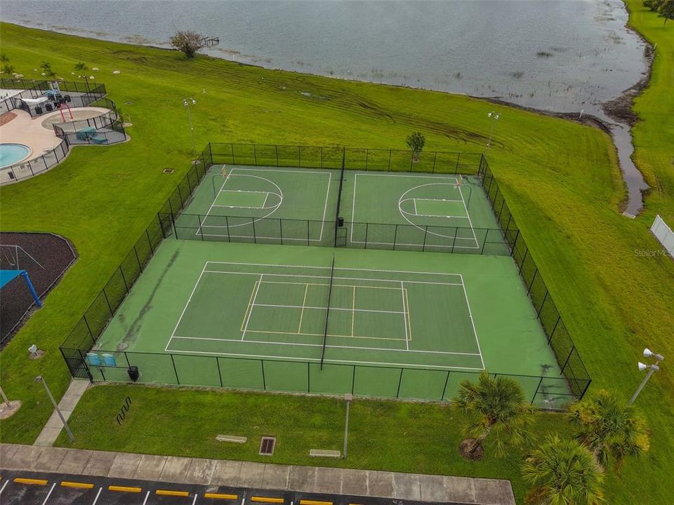 На продажу: $330,000 (4 спален, 2 ванн, 1832 Квадратных фут)