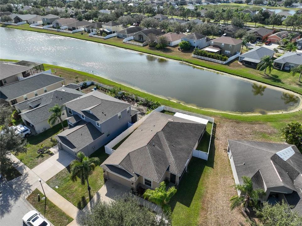 На продажу: $330,000 (4 спален, 2 ванн, 1832 Квадратных фут)