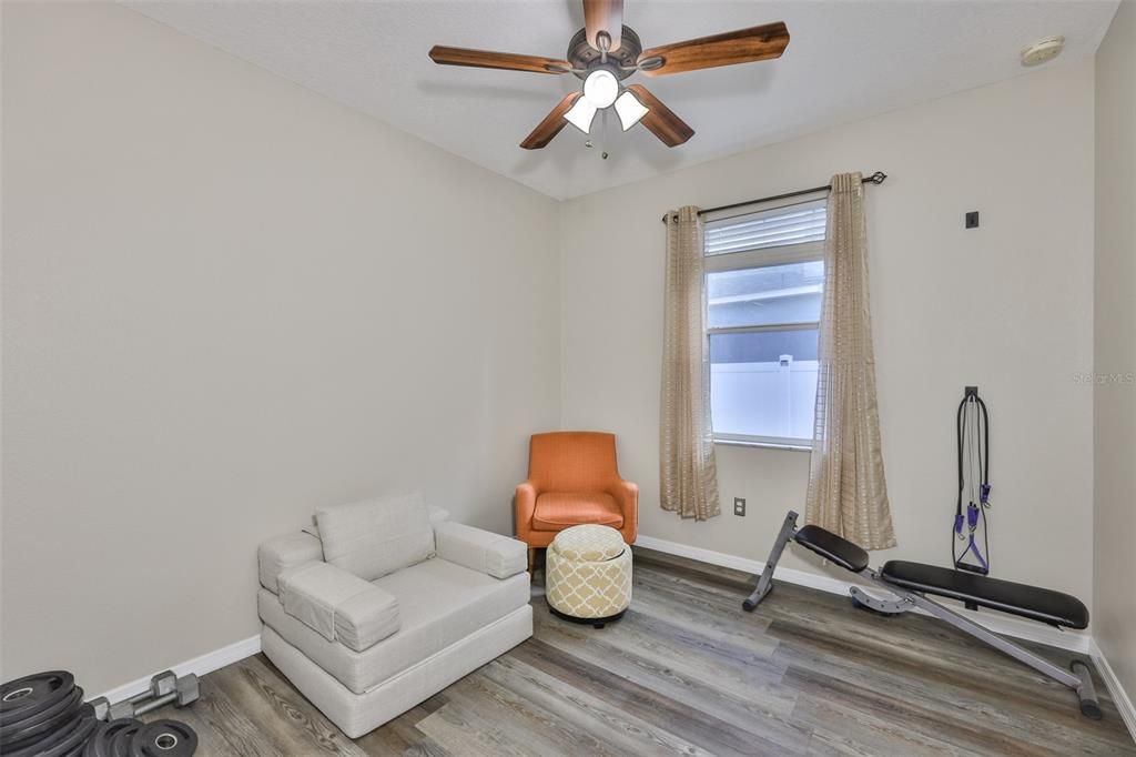 На продажу: $330,000 (4 спален, 2 ванн, 1832 Квадратных фут)