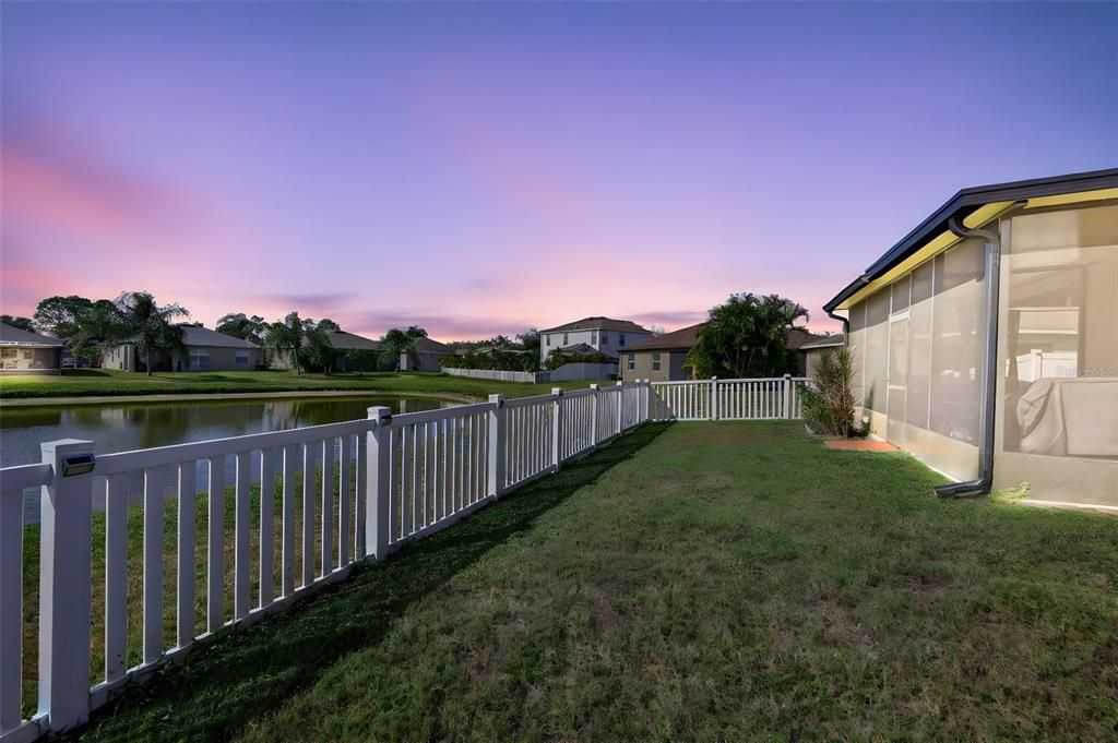 На продажу: $330,000 (4 спален, 2 ванн, 1832 Квадратных фут)