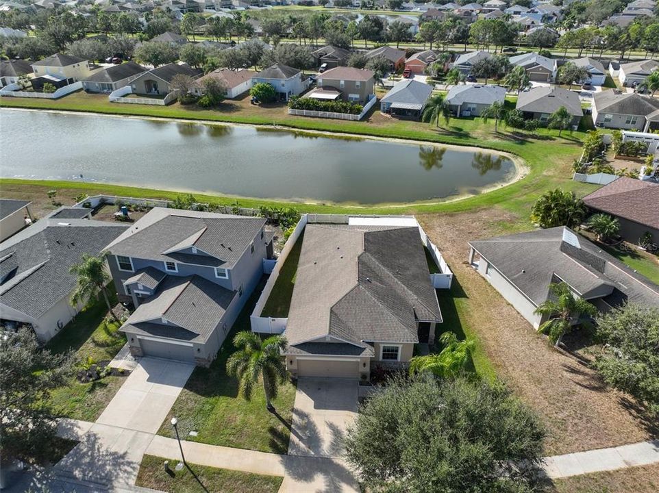 На продажу: $330,000 (4 спален, 2 ванн, 1832 Квадратных фут)