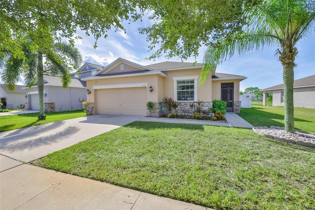 На продажу: $330,000 (4 спален, 2 ванн, 1832 Квадратных фут)