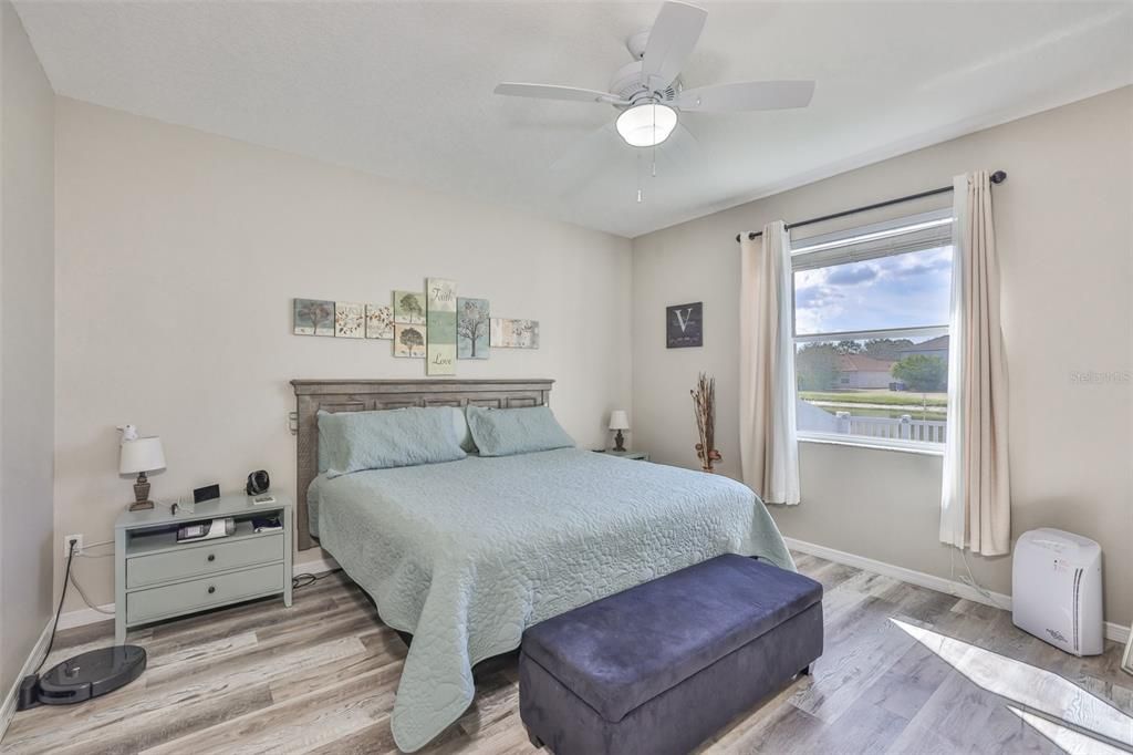 На продажу: $330,000 (4 спален, 2 ванн, 1832 Квадратных фут)