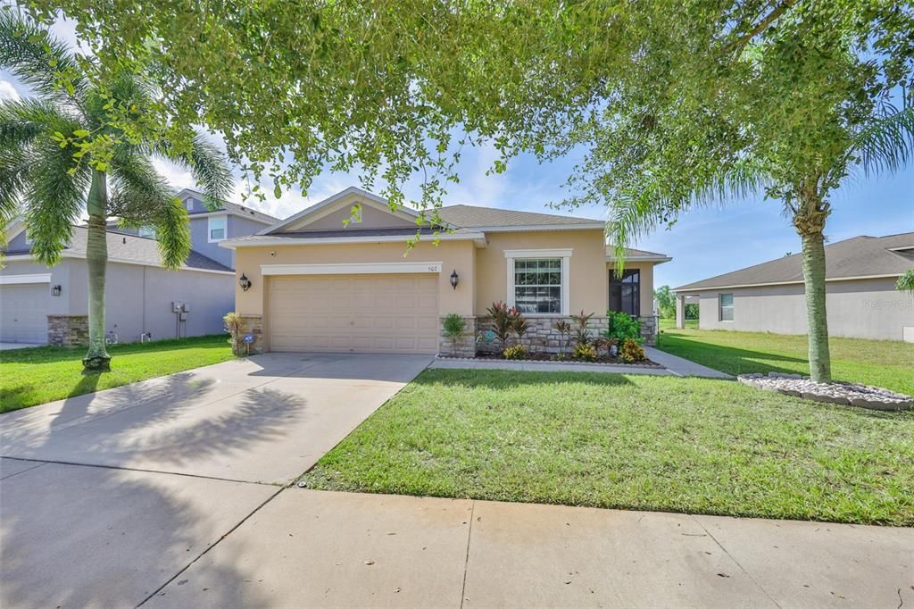 На продажу: $330,000 (4 спален, 2 ванн, 1832 Квадратных фут)