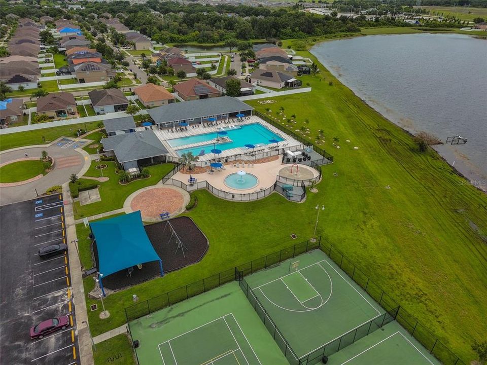 На продажу: $330,000 (4 спален, 2 ванн, 1832 Квадратных фут)