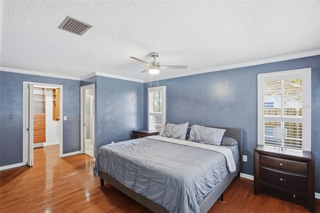 En Venta: $580,000 (4 camas, 2 baños, 2037 Pies cuadrados)