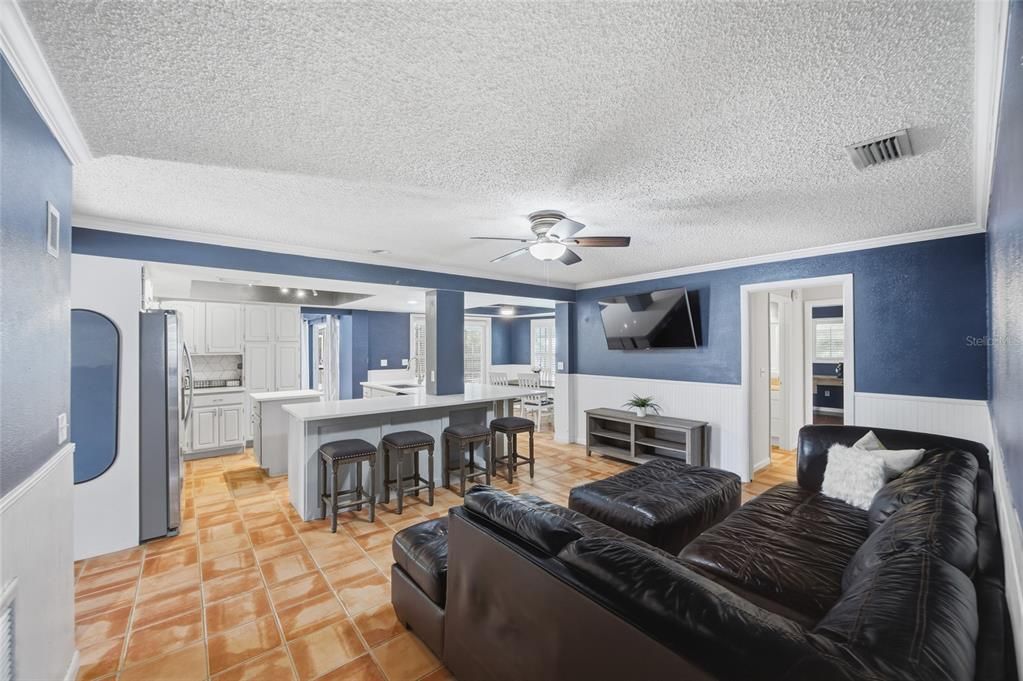 En Venta: $580,000 (4 camas, 2 baños, 2037 Pies cuadrados)