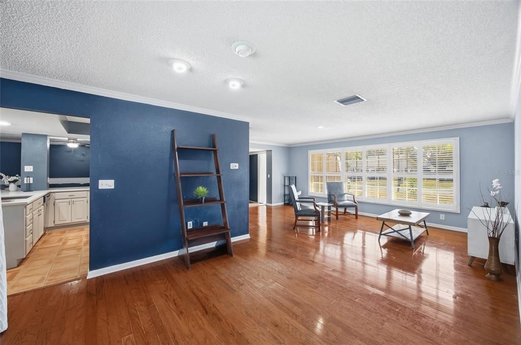 En Venta: $580,000 (4 camas, 2 baños, 2037 Pies cuadrados)