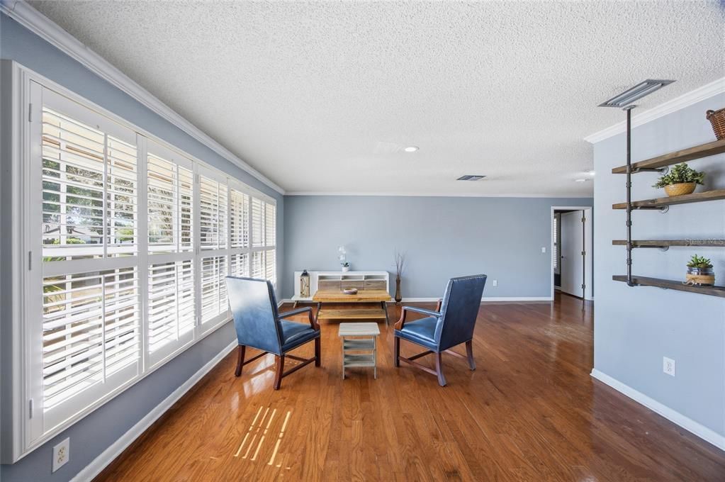 En Venta: $580,000 (4 camas, 2 baños, 2037 Pies cuadrados)