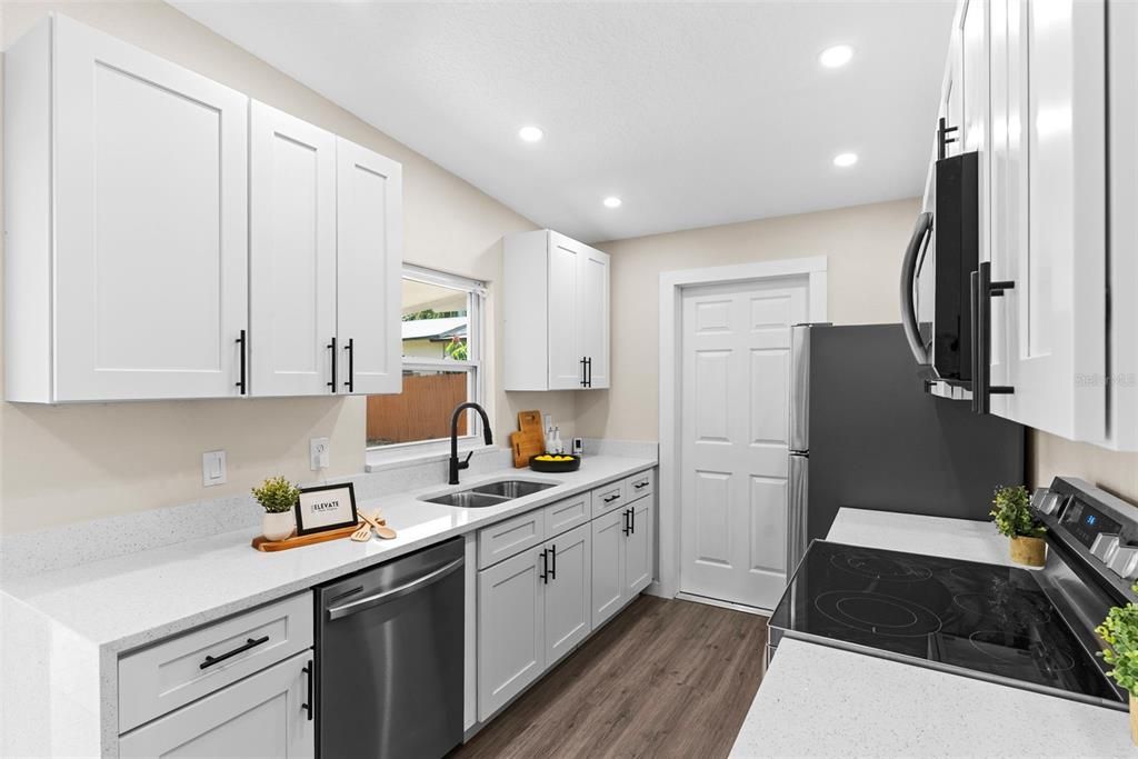 For Sale: $310,000 (3 beds, 2 baths, 1139 Square Feet)