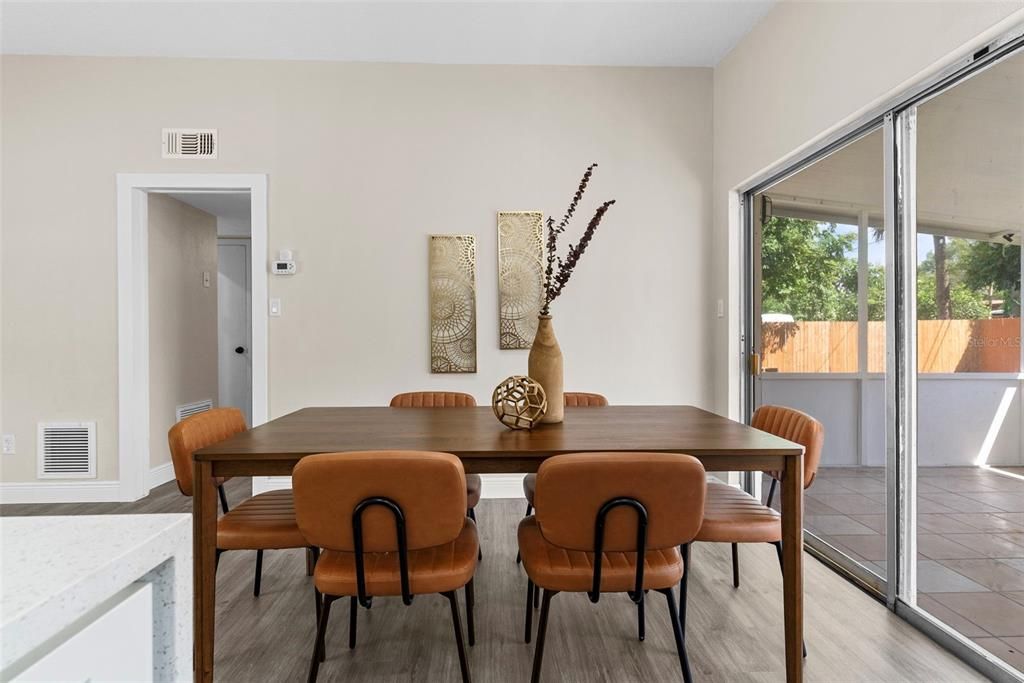 For Sale: $310,000 (3 beds, 2 baths, 1139 Square Feet)