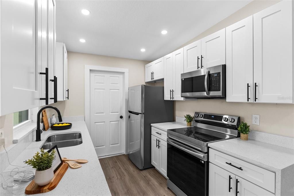 For Sale: $310,000 (3 beds, 2 baths, 1139 Square Feet)