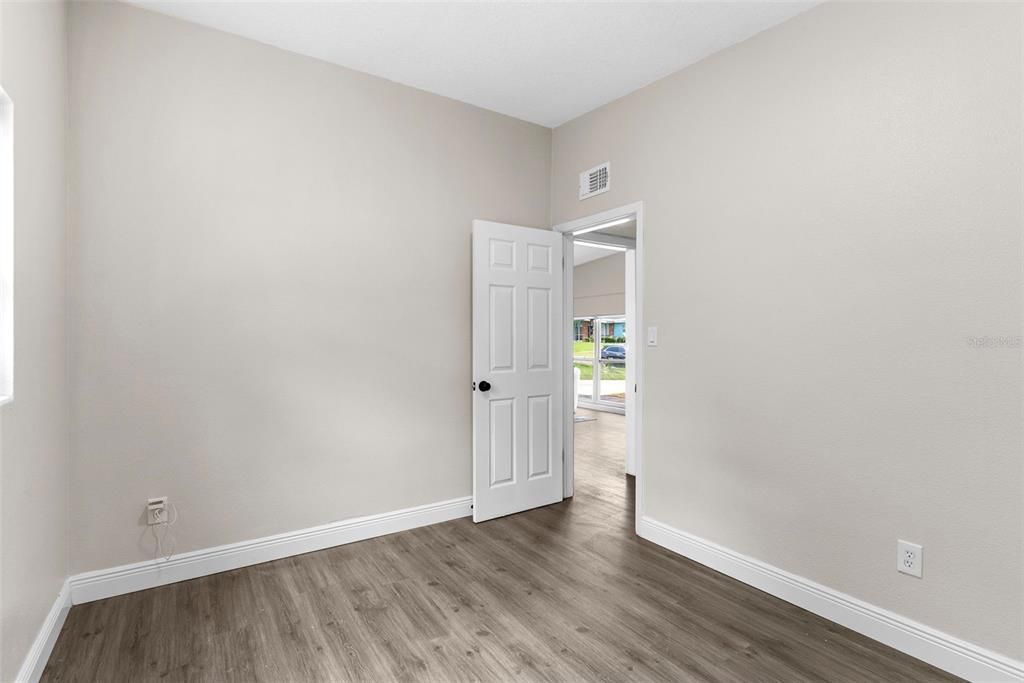 For Sale: $310,000 (3 beds, 2 baths, 1139 Square Feet)