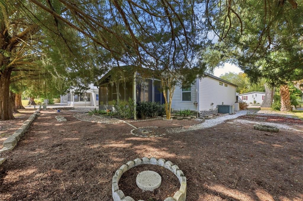 На продажу: $129,900 (2 спален, 2 ванн, 1248 Квадратных фут)