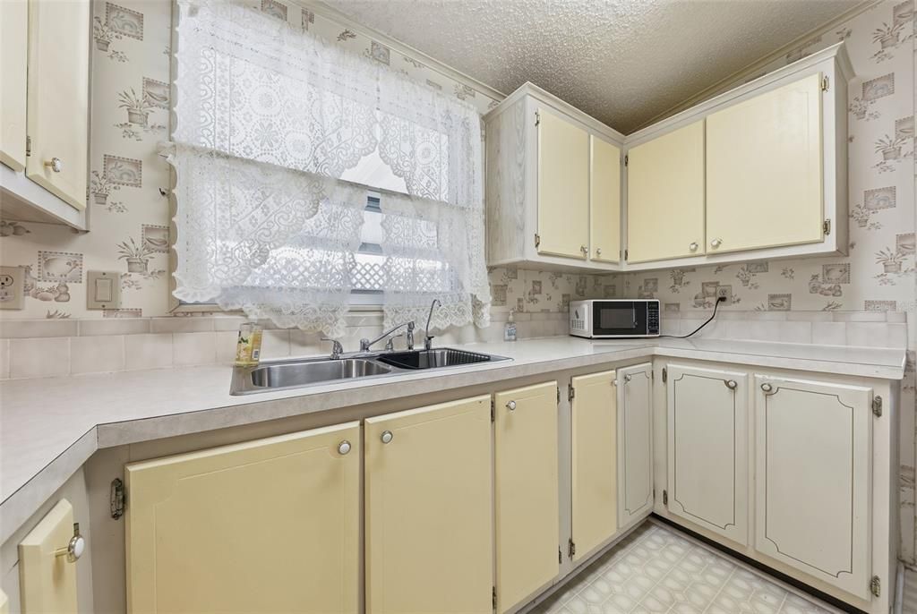 На продажу: $129,900 (2 спален, 2 ванн, 1248 Квадратных фут)